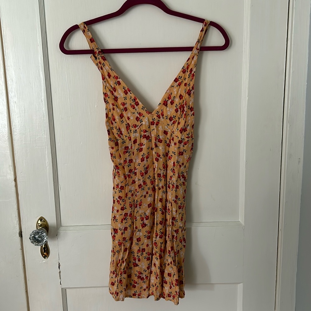FLATTERING FLORAL DRESS